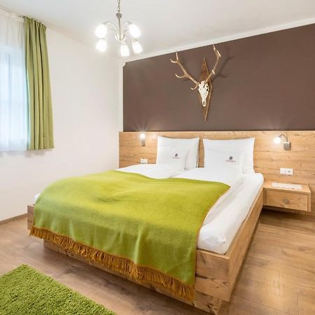 Haus Zur Vogelweide App 1 Apartment Dobbiaco Luaran gambar