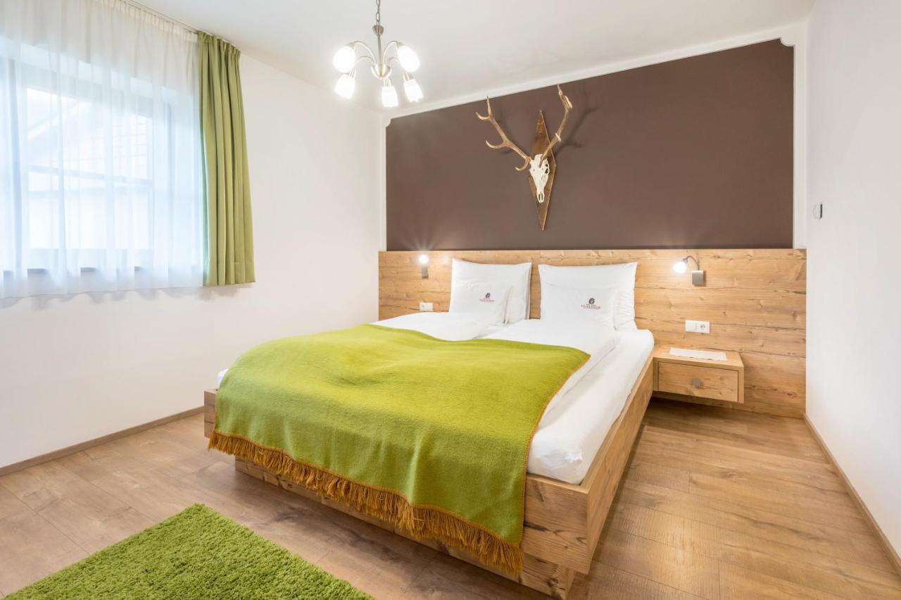 Haus Zur Vogelweide App 1 Apartment Dobbiaco Luaran gambar