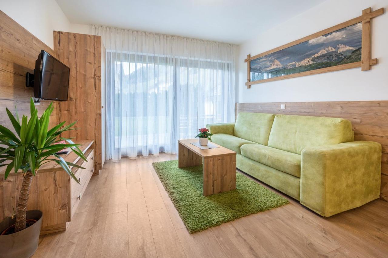 Haus Zur Vogelweide App 1 Apartment Dobbiaco Luaran gambar