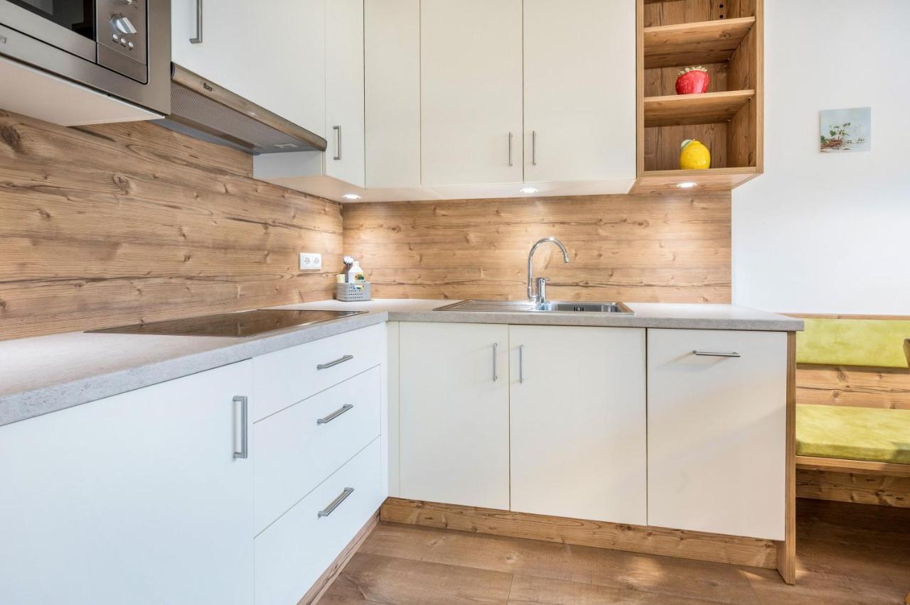 Haus Zur Vogelweide App 1 Apartment Dobbiaco Luaran gambar