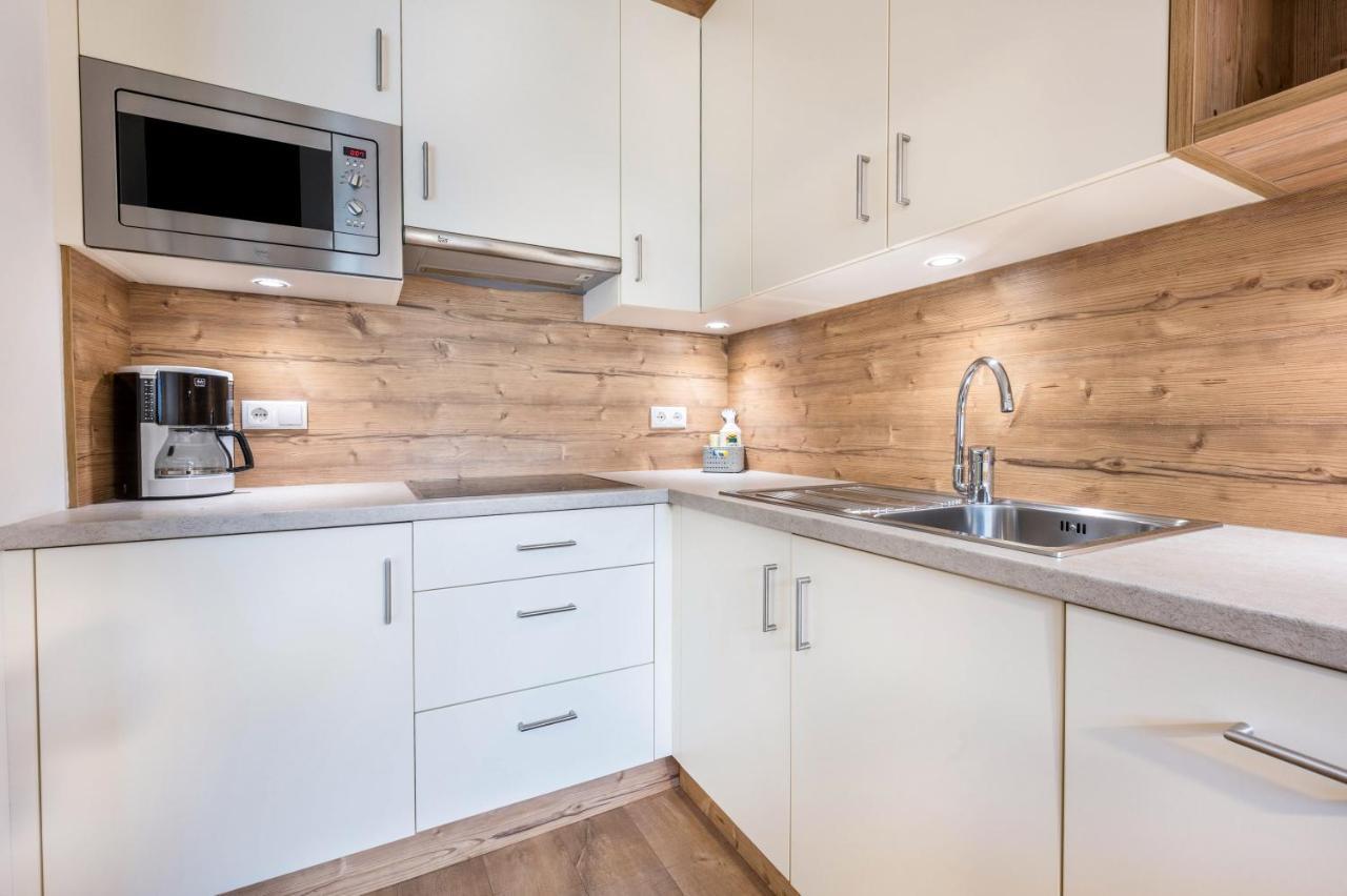 Haus Zur Vogelweide App 1 Apartment Dobbiaco Luaran gambar