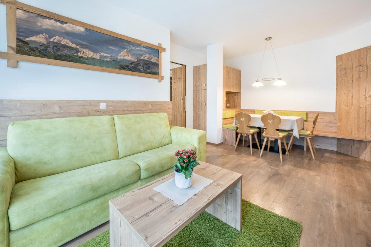 Haus Zur Vogelweide App 1 Apartment Dobbiaco Luaran gambar
