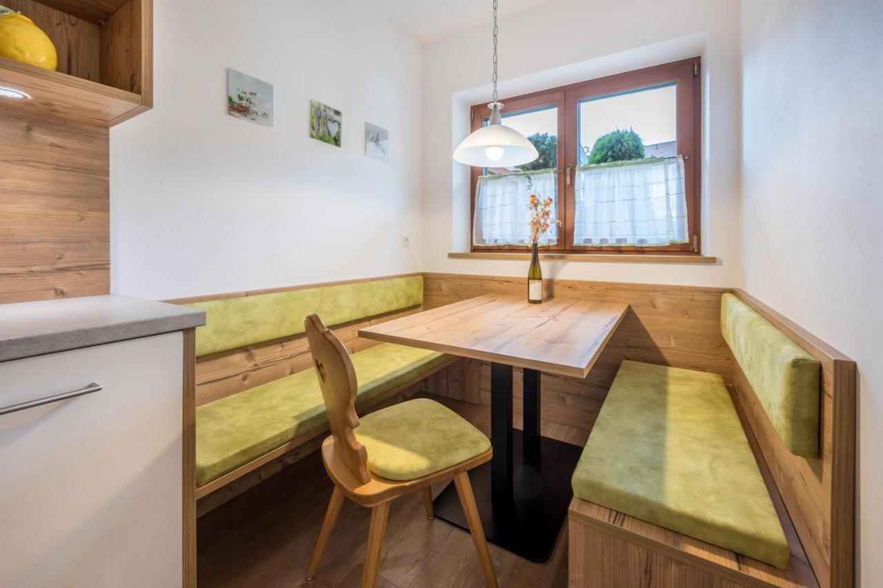 Haus Zur Vogelweide App 1 Apartment Dobbiaco Luaran gambar