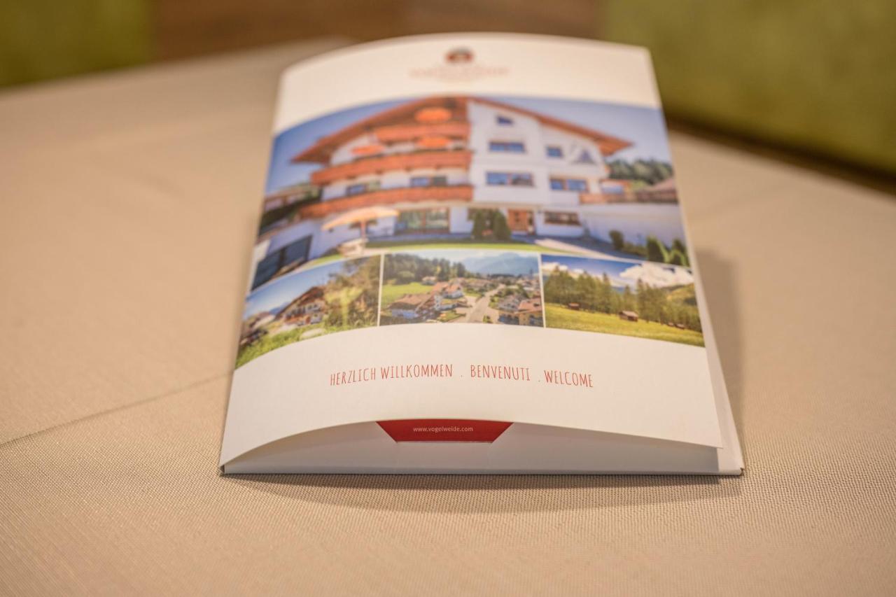 Haus Zur Vogelweide App 1 Apartment Dobbiaco Luaran gambar