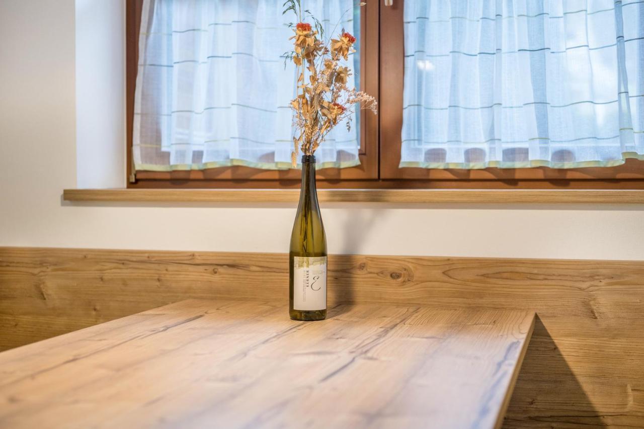 Haus Zur Vogelweide App 1 Apartment Dobbiaco Luaran gambar