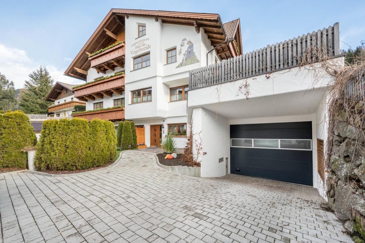 Haus Zur Vogelweide App 1 Apartment Dobbiaco Luaran gambar