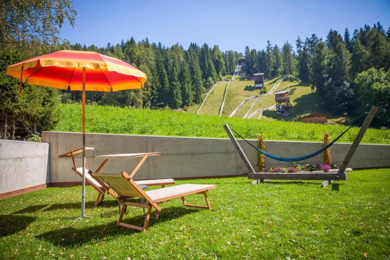 Haus Zur Vogelweide App 1 Apartment Dobbiaco Luaran gambar