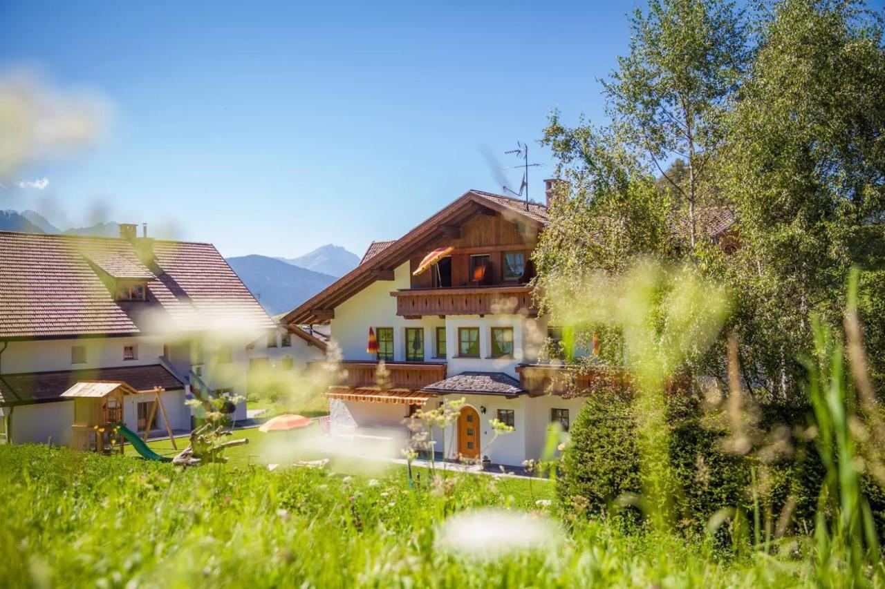 Haus Zur Vogelweide App 1 Apartment Dobbiaco Luaran gambar