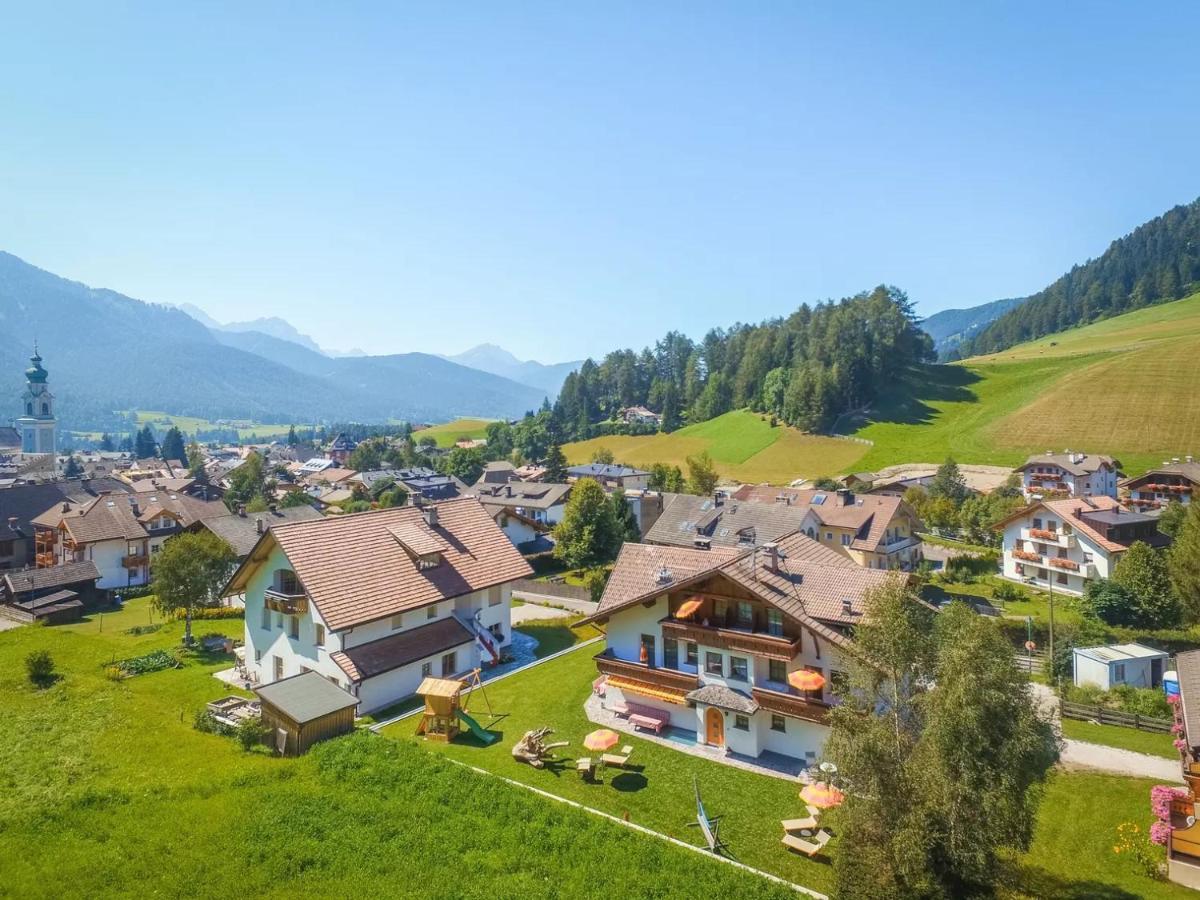 Haus Zur Vogelweide App 1 Apartment Dobbiaco Luaran gambar